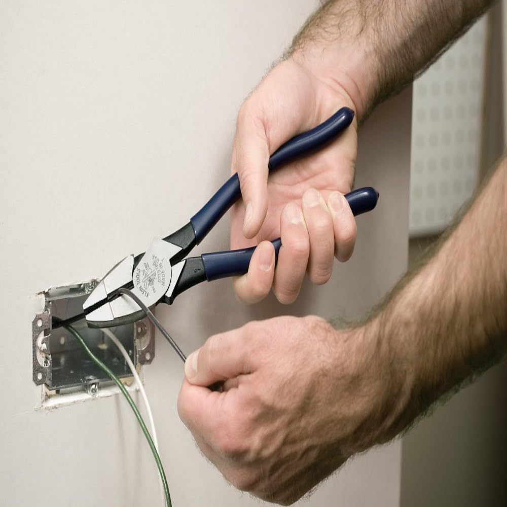 6-Piece Hand Tool Kit for Electricians: 2 Screwdrivers, 3 Pliers, Wire Stripper & Cutter