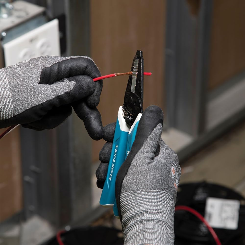 6-Piece Hand Tool Kit for Electricians: 2 Screwdrivers, 3 Pliers, Wire Stripper & Cutter