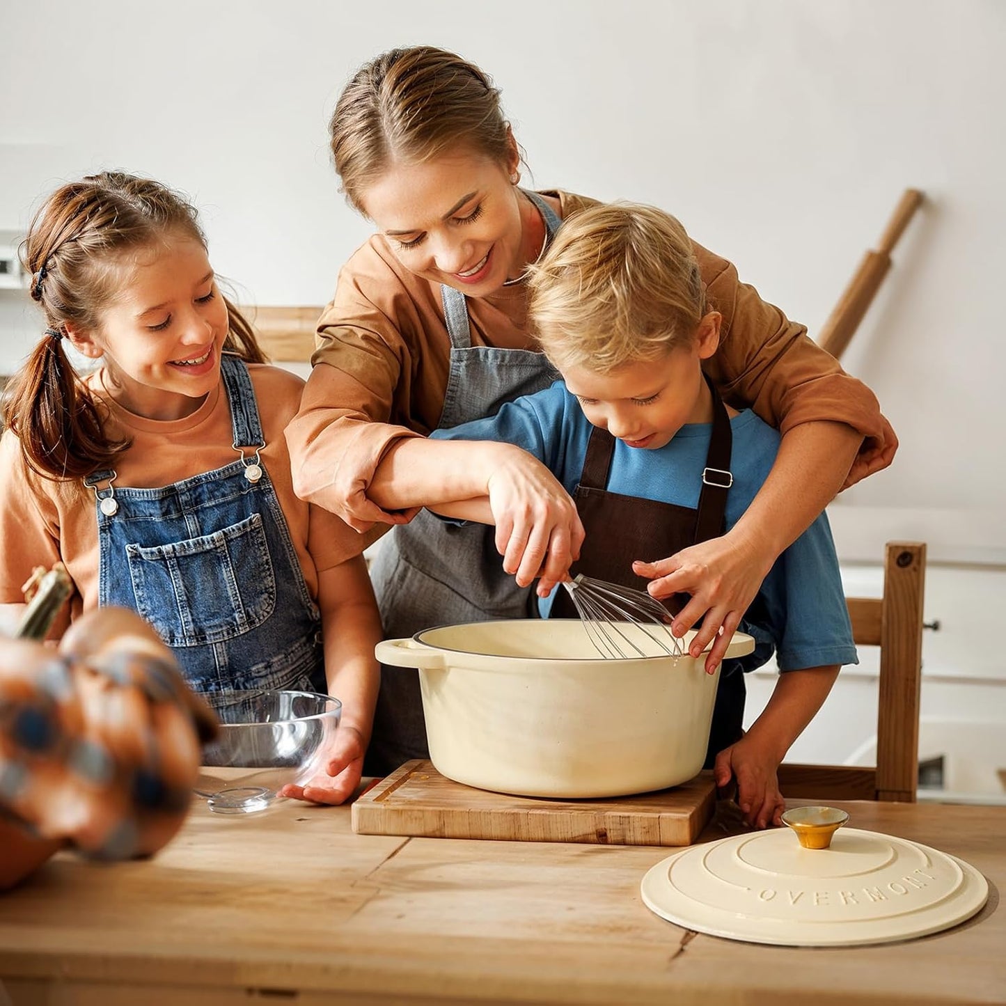 5.5QT Enameled Cast Iron Dutch Oven – Heavy-Duty Pot with Lid (Cream White)