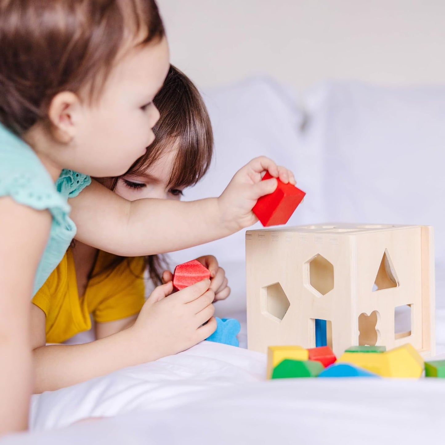 Wooden Shape Sorting Cube – Classic Toy with 12 Shapes