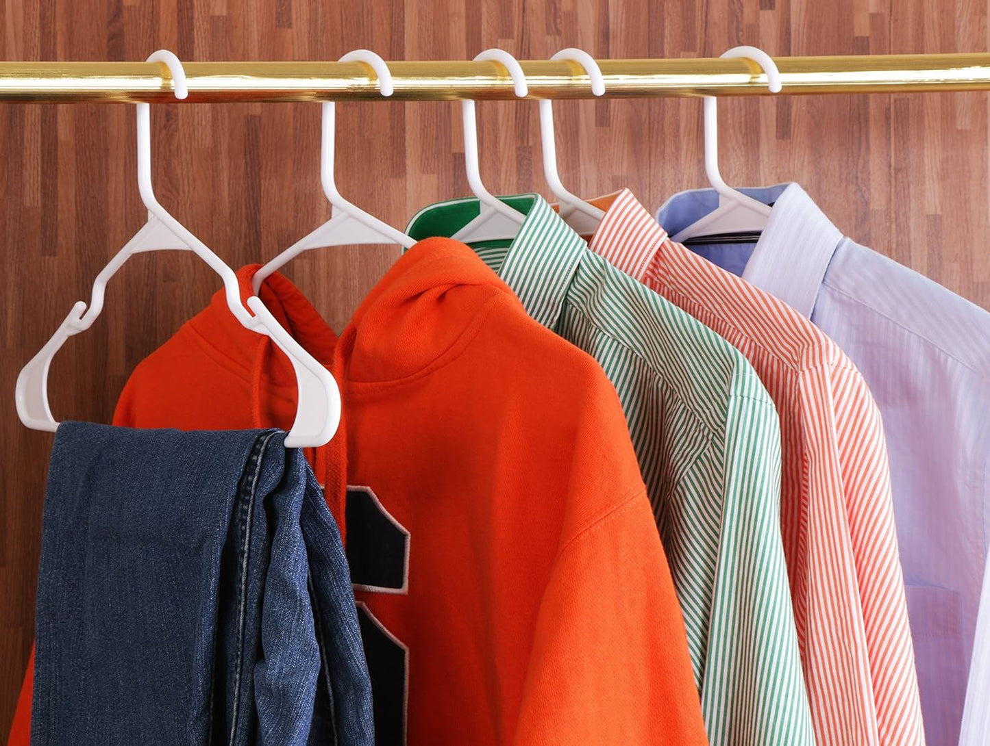50-Pack Plastic Hangers – Durable Space-Saving Closet Organizers for Apartments and Dorms